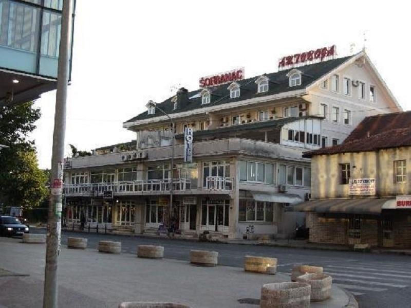 Hotel Bojatours Подгорица Екстериор снимка