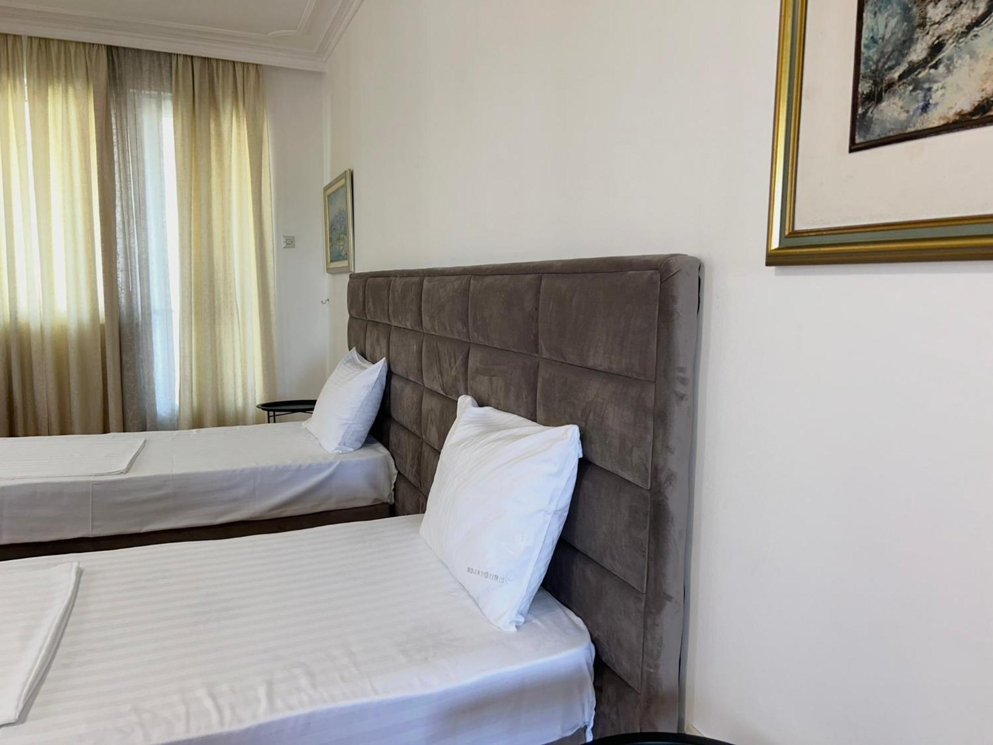 Hotel Bojatours Подгорица Екстериор снимка