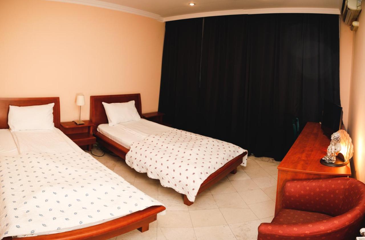 Hotel Bojatours Подгорица Екстериор снимка